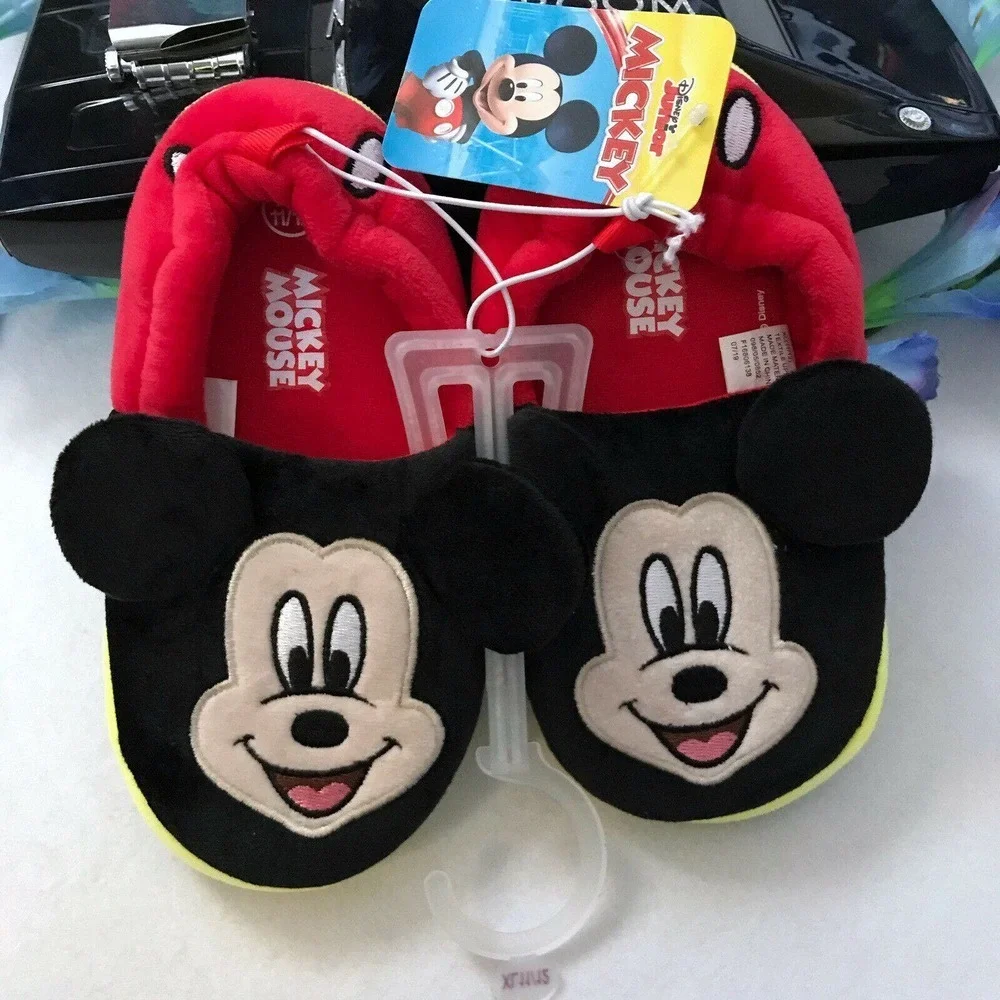Disney Junior NWT Mickey Mouse Slippers XL (11/12)